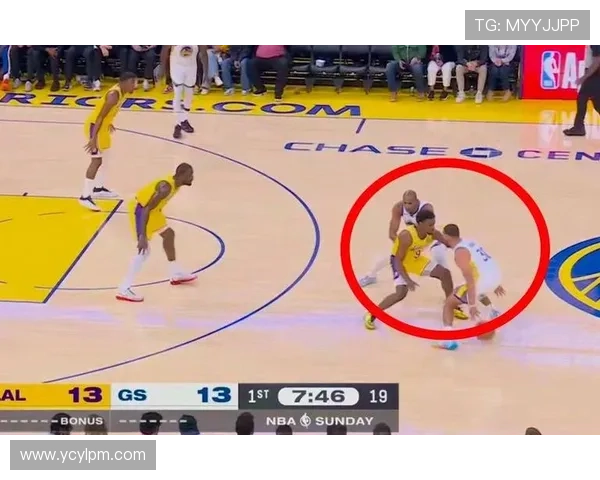 勇士轻取湖人 库里14分领衔 布朗尼5分5失误 艾顿7分7篮板表现稳定